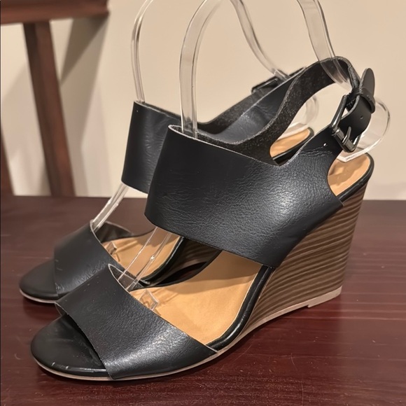 Old Navy black wide strap high wedge heel sandals, size 7 - Picture 2 of 12